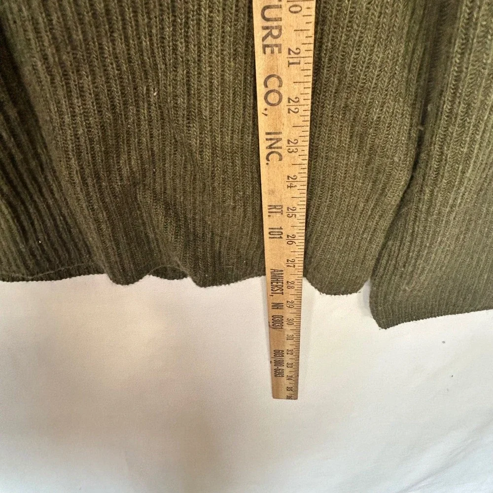 Banana Republic Mens Large Olive Green Extra Fine Merino Wool V-Neck Sweater